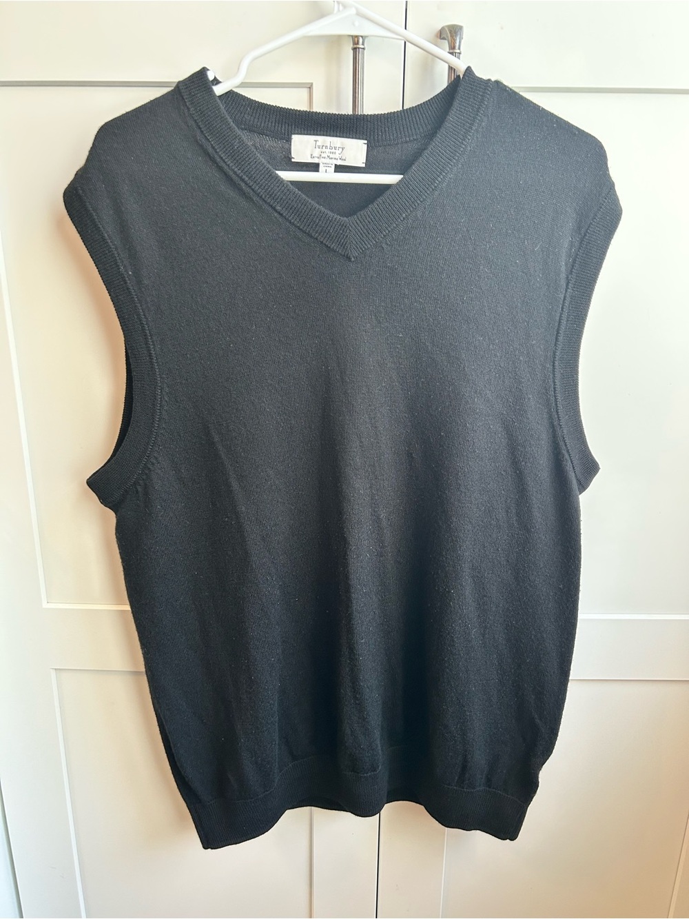 Turnbury Merino Wool Men’s Black V-Neck Knit Sweater Vest